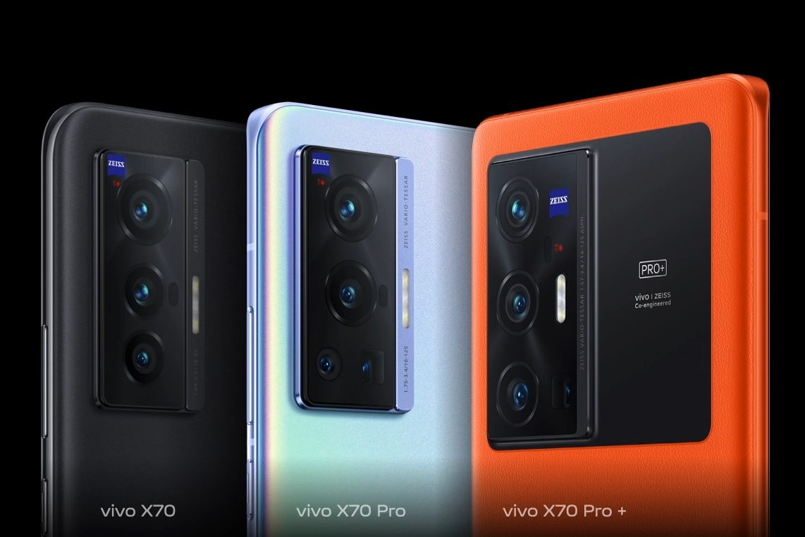 Vivo X70 and Vivo X70 Pro smartphones with different chips and a